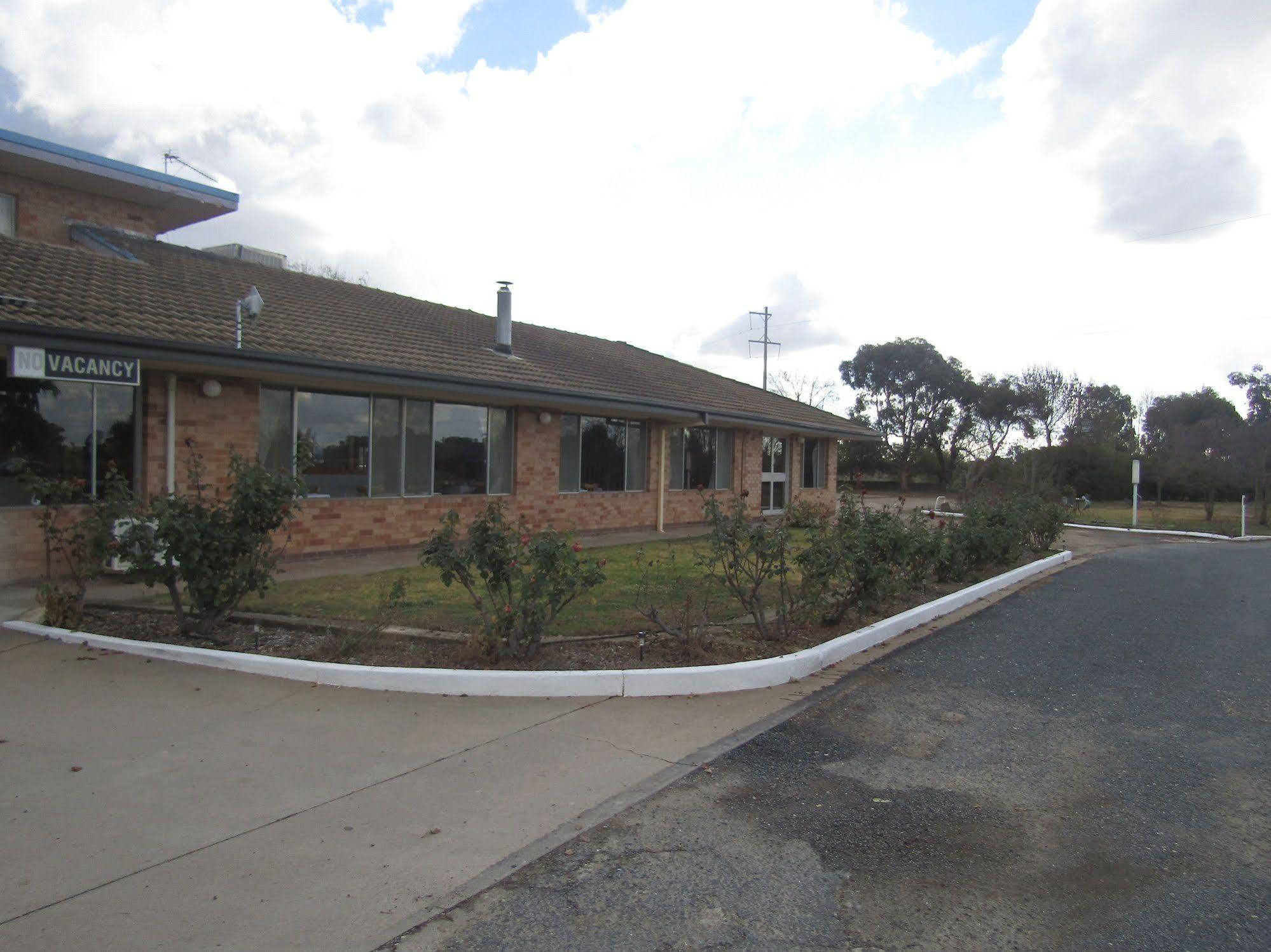 Allonville Gardens Motel Wagga Wagga Buitenkant foto